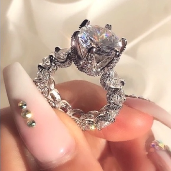 Sold on curtsy - Picture 3 of 3